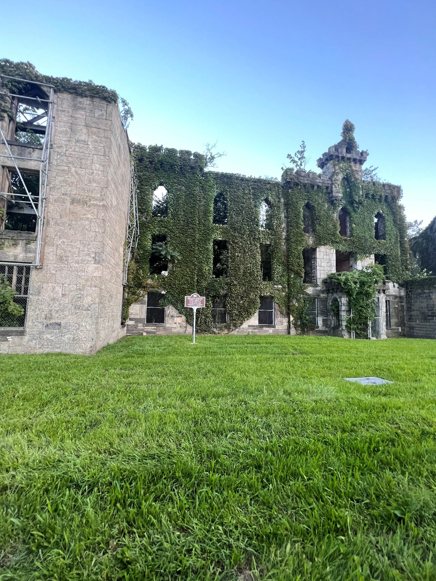 Smallpox Hospital, New York (by Camilla D'Angelo) - 04.jpeg